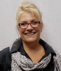 Stacey Wallace's Instagram, Twitter & Facebook