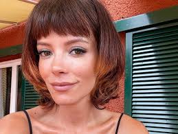 Lily Allen, que agora vende "pack do pezinho", fez história no pop!  Relembre hits!