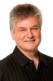 Reparto de Los jóvenes pioneros (película 1976). Dirigida por Michael  O'Herlihy