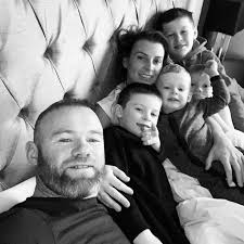 April 1986 in liverpool geboren,merseyside, england. Coleen Rooney Beitrage Susse Familie Snap Aus Dem Bett Nachdem Er Zum Geburtstag Zu Hause Aktuelle Boulevard Nachrichten Und Fotogalerien Zu Stars Sternchen