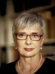 Από τότε και για ένα χρόνο του έγραφε ένα γράμμα. Xronia Polla 3enia Xilioxronh Kai Finos Film Official Facebook