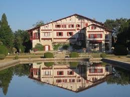 La Villa Arnaga Une Demeure D Exception A Cambo Les Bains 64 Activites Pays Basque Paysage Basque Les Landes France