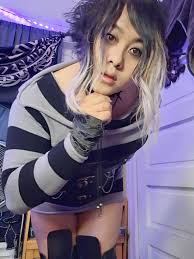 Interesting new alt metal idol unit called; **Sentimental Kiss**, with  their latest digital single,** Fetishism**. Very fun MV playing