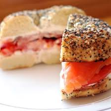 Bagels Au Saumon Et Creme De Tomates Recette Alimentation Recette Recettes De Cuisine