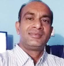 চল চল চল! ঊর্দ্ধ গগনে বাজে মাদল নিম্নে উতলা ধরণি তল, অরুণ প্রাতের তরুণ দল  চল রে চল রে চল চল চল চল।। ঊষার দুয়ারে হানি' আঘাত আমরা আনিব রাঙা ...