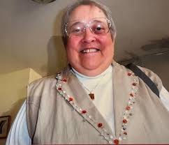 Ellen Darr's Instagram, Twitter & Facebook