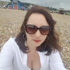 Jo Dickson's Instagram, Twitter & Facebook