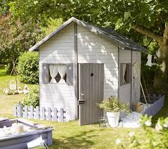 cabane au bout du jardin by castorama via flickr maisonnette jardin cabane jardin cabane jardin enfant