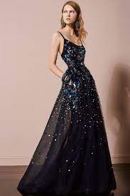 Cerimonia si propone abiti eleganti, abiti da sera, chic ma anche di pret a porter adatti a tutte le occasioni. Idea Per Abiti Da Sera Lunghi Firmati Vestito Con Lustrini E Cintura In Vita Abiti Abito Da Cerimonia Abiti Scintillanti
