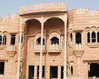 Beautifully Carved Bungalow Haweli Home Made From Jodhpur Pink Stone Collection Stone Art Hou Stone Front House Front Elevation Designs Front Elevation