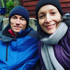 How many women are tile contractors?