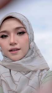 Orang kata rasa sesuatu sangat bila dapat pakai Daisy ni. Rasa macam auto  cantik dan confident. Rasa macam semua pandang kita. Betul ke?? Hehe 🙈❤️ .  Berminat dengan Set Daisy ini,