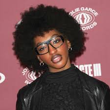 Ebony (Star Academy) : la chanteuse a livré son premier concert solo avec  une surprise qui fait réagir les internautes !