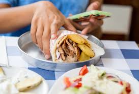 De ceva vreme ma tot chinuie o intrebare: Nikos ConstanÈ›a