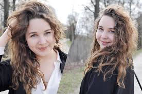 Frizz ist der albtraum für jede perfekte frisur und alle frauen, die sich glatte, glänzende haare wünschen. Naturlocken Ohne Frizz Die Besten Produkte Und Tipps Amazed