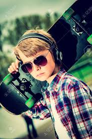 Best new builder hall 4 base 2020 design defense 2020 bh4 best base 2020 layout with copy link anti 1 star 3 star everything attack strategy hi. Cool Aussehende Skater Boy Mit Sonnenbrille Und Kopfhorer Lizenzfreie Fotos Bilder Und Stock Fotografie Image 27571402