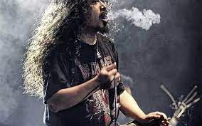 Punk yang kemudian mengguncang dunia karena kebebasan dalam mengekspresikan pemikirannya membuat budaya punk menyebar hampir ke seluruh belahan dunia seperti: Rokok Ciri Khas Musisi Metal Indonesia