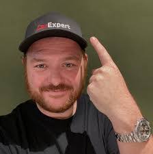 Linda Packham's Instagram, Twitter & Facebook