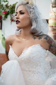 Buzzfeed Application See How One Latina Bride S Dia De Los Muertos Inspired Wedding Was Better Than Anyone S Cheap Wedding Dress Bride Wedding