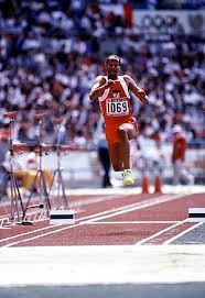 A venezuela yulimar rojas, campeã mundial, foi a vencedora, com 15,34 m (2.2).fonte: Triplo Salto Wikiwand