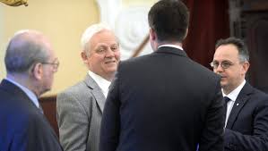 Tarlós istván, budapest főpolgármestere milan ftáčnik pozsonyi főpolgármester meghívására ma hivatalos látogatásra érkezik a szlovák fővárosba. Tarlos En Nem Kakaskodnek A Iii Kerulet Helyeben 24 Hu