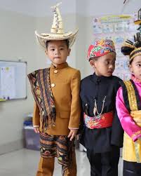 Menurutnya baju pengantin ntt kaya akan ragam mulai seperti dari sabu, timor, sumba, lembata dan alor dan semuanya sangat bagus. Pin Di Baju Adat Ntt