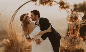 Come ecofattoart ci occupiamo di matrimoni ecologici e cerimonie green. Un Agenzia Organizza Mini Matrimoni Che Sembrano Celebrati Prima Della Pandemia Social Good