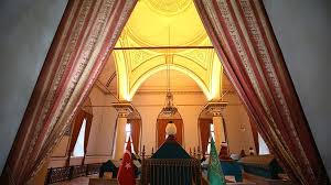 Orhan gazi de vefatında bu manastırın bir kısmına gömülmüştür. Osmanli Nin Kurucularina Ziyaretci Akini