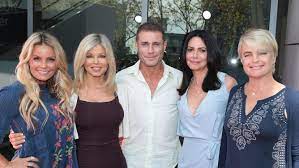 While not much is known, about her husband, the couple met while the husband was eleniak gave birth to a daughter, indiana daigle, on january 2006. Erika Eleniak So Anders Sieht Der Baywatch Star Heute Aus Intouch