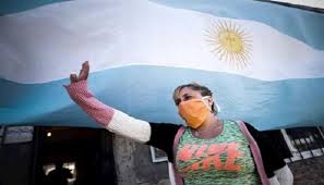 الأرجنتين، وتُعرف رسميا باسم جمهورية الأرجنتين (بالإسبانية: Ø§Ù„Ø£Ø±Ø¬Ù†ØªÙŠÙ† ØªÙˆØ§Ø¬Ù‡ ÙƒÙˆØ±ÙˆÙ†Ø§ Ø¨Ù‚Ø±Ø¶ Ø¬Ø¯ÙŠØ¯ Ø¯ÙŠÙˆÙ† Ø§Ù„ØªØ§Ù†Ø¬Ùˆ ÙÙˆÙ‚ Ù…Ø³ØªÙˆÙ‰ Ø§Ù„ØªØ­Ù…Ù„
