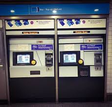 Prices are the same as buying your ticket at the station, with a single peak charged. Fakten Und Mythen Rund Um Die Oyster Card Totally London Net