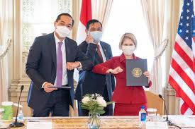 Isyarat akan ada reshuffle makin santer setelah presiden jokowi bertemu wapres ma'ruf amin sebanyak dua kali di istana merdeka, senin kemarin. Reshuffle Berita Reshuffle Kabinet Terkini Perombakan Menteri Terbaru Video Menteri Menteri Reshuffle Jokowi