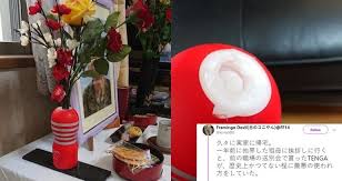 Tanaman ini menhasilkan warna lain seperti merah,ungu. Kocak Dikira Vas Bunga Sex Toy Ini Dijadikan Hiasan Altar Nenek Okezone Lifestyle