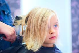 Per scegliere lo strumento adatto al taglio dei capelli nella parte superiore della testa, bisogna prima decidere la lunghezza desiderata. Capelli Bambine 19 Tagli Pratici Nostrofiglio It