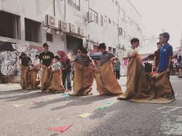 Congkak adalah sejenis permainan tradisional melayu yang sering dimainkan sebagai aktiviti dalaman atau sebagai pertandingan. Imbau Memori Zaman Kanak Kanak Dengan Permainan Tradisional Ieyra Com