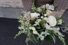 Waukesha floral & greenhouse has flower delivery for all of your milwaukee events including weddings, parties, birthdays and so much more! Flowers For Dreams Holiday Surprise The Real Tall