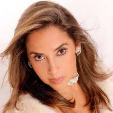 Beatriz Gil's Instagram, Twitter & Facebook