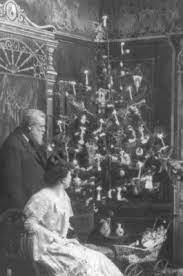 Edison Friend Dazzled New York With The First Electric Christmas Tree Christmas Tree Photography Christmas History Vintage Christmas Tree