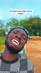 Comment your high school slogan et tagguez vos amis!