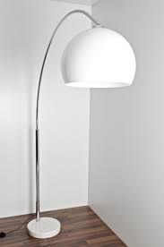 Stehlampe Mit Weissem Glasschirm Stehlampe Wohnzimmer Stehlampe Lampe