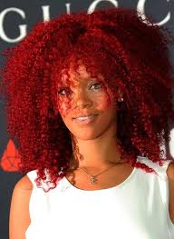 Obtener Des Reflets Rouge Avec Cette Coloration Au Paprika Rihanna Hairstyles Red Curly Hair Hair Styles