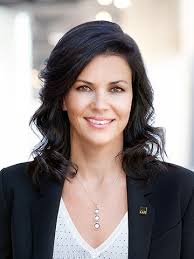 Julie Godin's Instagram, Twitter & Facebook