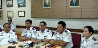 Di luar negeri, kisaran gaji per bulan seorang kelasi kapal adalah 1.000 sampai 1.700 usd. Kebocoran Migas Pertamina Di Jawa Barat Belum Ganggu Aktivitas Pelayaran Merdeka Com