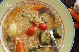 Ma non sarà che la minestrina e il formaggino e il prosciuttino sono un po' noiosi come cibo? Minestrina Della Nonna Ricette Invernali Come Fare La Minestrina Minestra Ricette Ricette Invernali Piatti Di Cucina