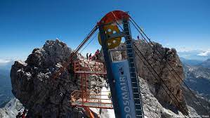Emergency responders said that nine people have been killed after a cable car plunged to the ground on a mountainside in the country's north. Accident Gondola Of The Zugspitz Cable Car Rescued Dw Travel Dw 21 09 2018