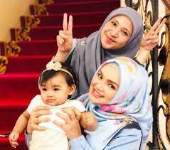 Siti, 39, berkata, nama itu dipilih bersempena doa yang. Showbiz Aafiyah Steals Siti S Limelight