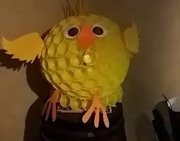 Gabarits à imprimer pour pâques poule, lapin, oeuf nounoudunord lapins de pâques réalisés avec des boîtes oeufs *2010* nounoudunord bricolage avec les pour que votre peinture ne s'écaille pas sur le plastique il faut appliquer avant une peinture. Fabriquer Un Poussin De Paques Avec Des Gobelets En Plastique Education Enfance Fr
