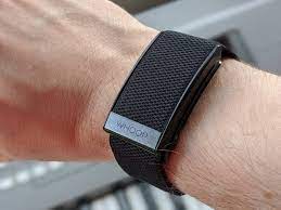 Ein kleiner armreif, der ständig die herzfrequenz misst, und über . Whoop Strap 3 0 Review Trusted Reviews