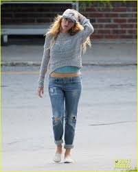 Blake Lively S Cropped Sweater Blake Lively Style Casual Blake Lively Casual Blake Lively Style