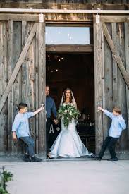 Image Result For Fall Barn Wedding Montana Barn Wedding Venue Fall Barn Wedding Wedding Photographers